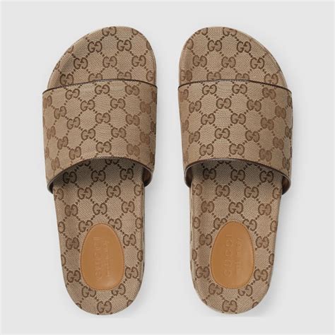 Men's GG canvas slide sandal in beige/ebony GG canvas.